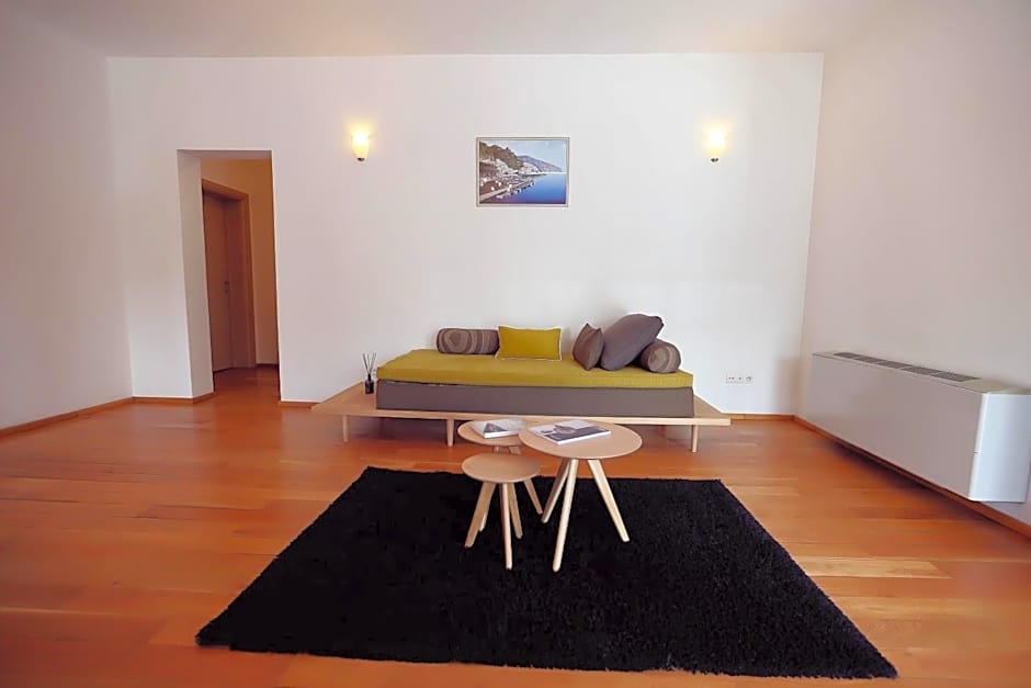 Living In Aparthotel