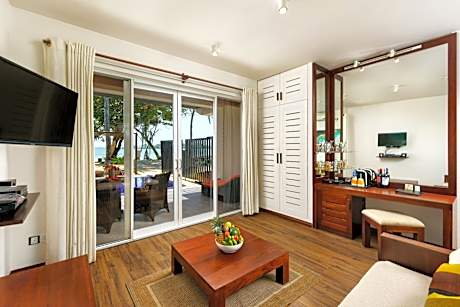 Deluxe Room Sea View with 10% off on selected wines