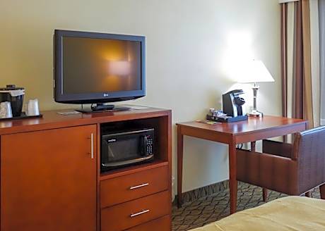 Quadruple Room with Two Queen Beds - Non Smoking/Pet Friendly