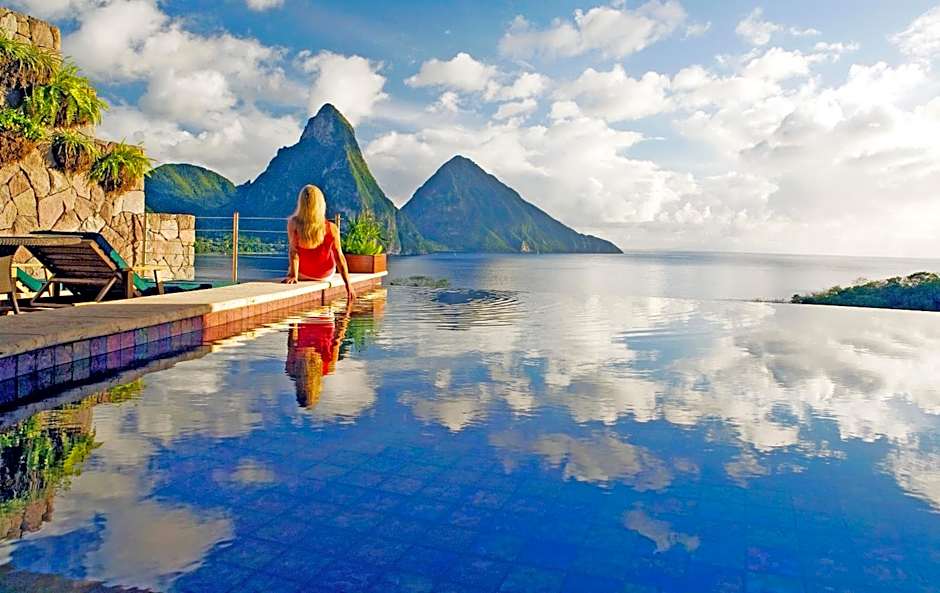 Jade Mountain Resort