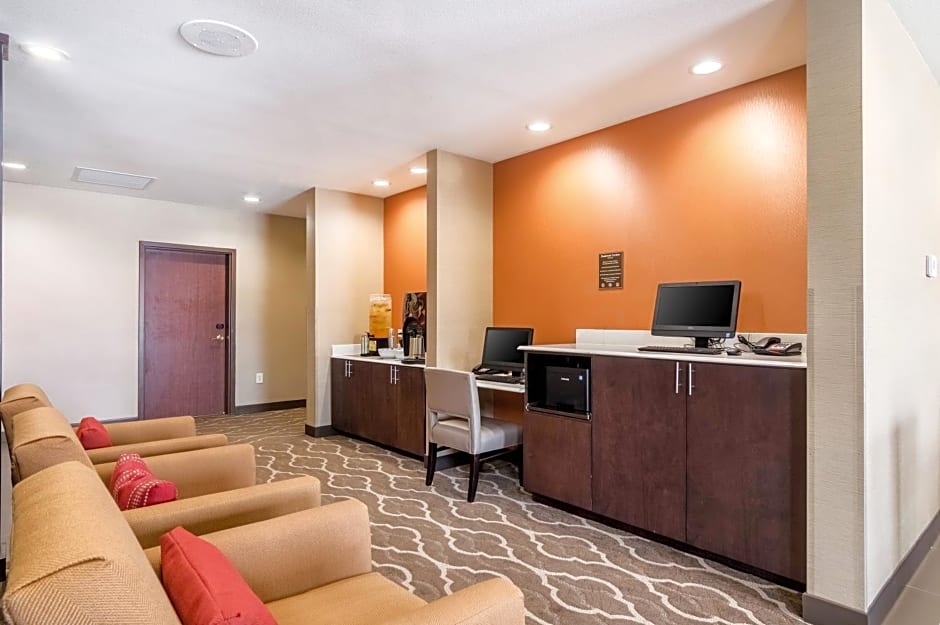 Comfort Suites Meridian and I-40