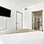 Modern Luxury 2 Bed with Panoramic City Views in Downtown LA