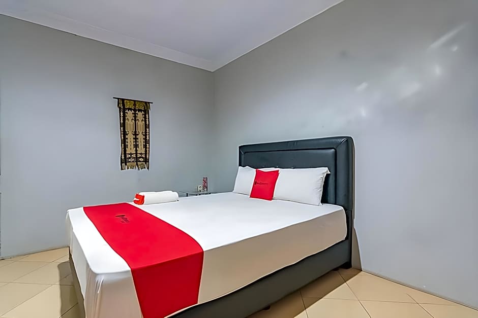 RedDoorz Plus @ Otista Garut