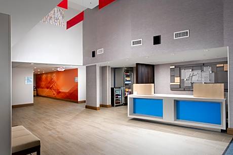 Holiday Inn Express & Suites College Park-University Area By IHG