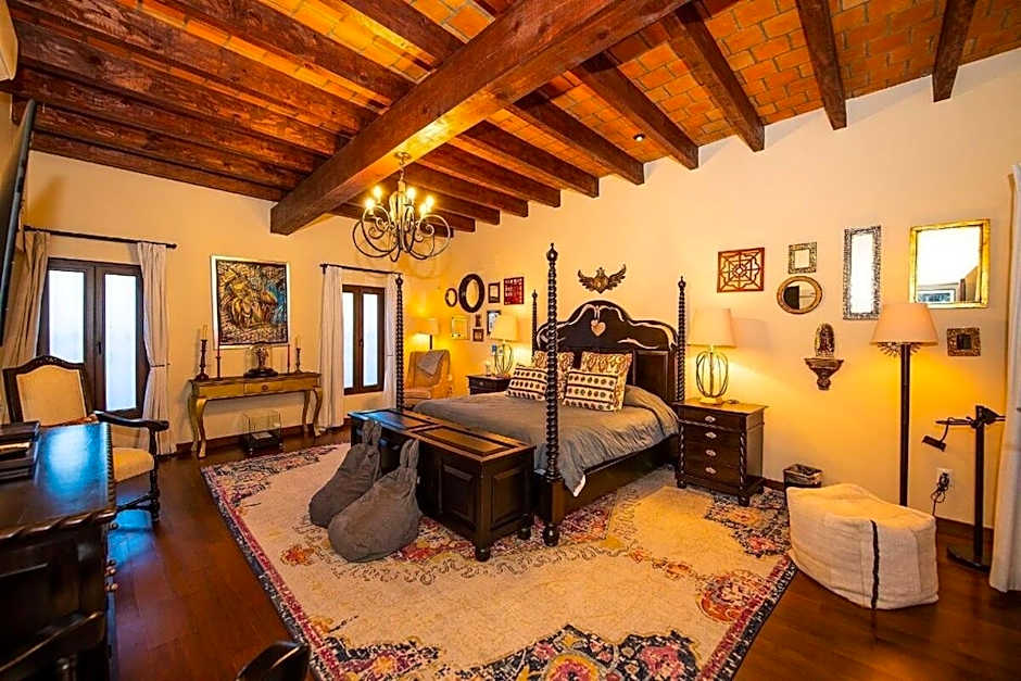 Exclusive Luxury Guest Center House