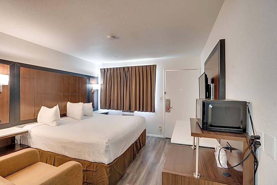 Econo Lodge Stockton near I-5 Fairgrounds