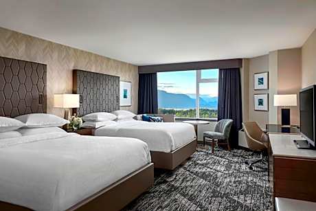 Deluxe Queen Room with Two Queen Beds