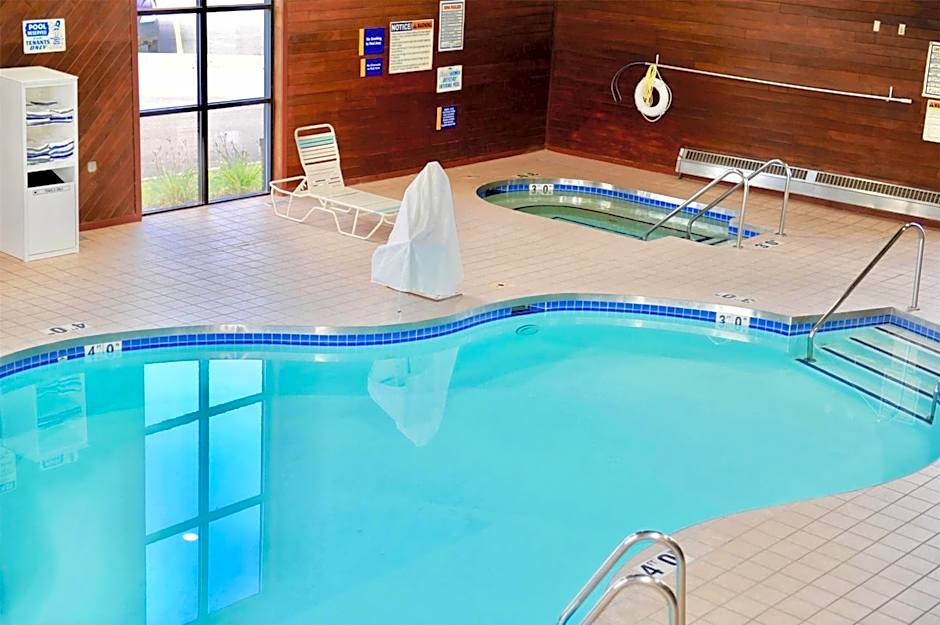 Days Inn & Suites by Wyndham Wausau