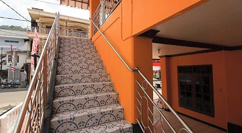 RedDoorz near Sarangan Lake