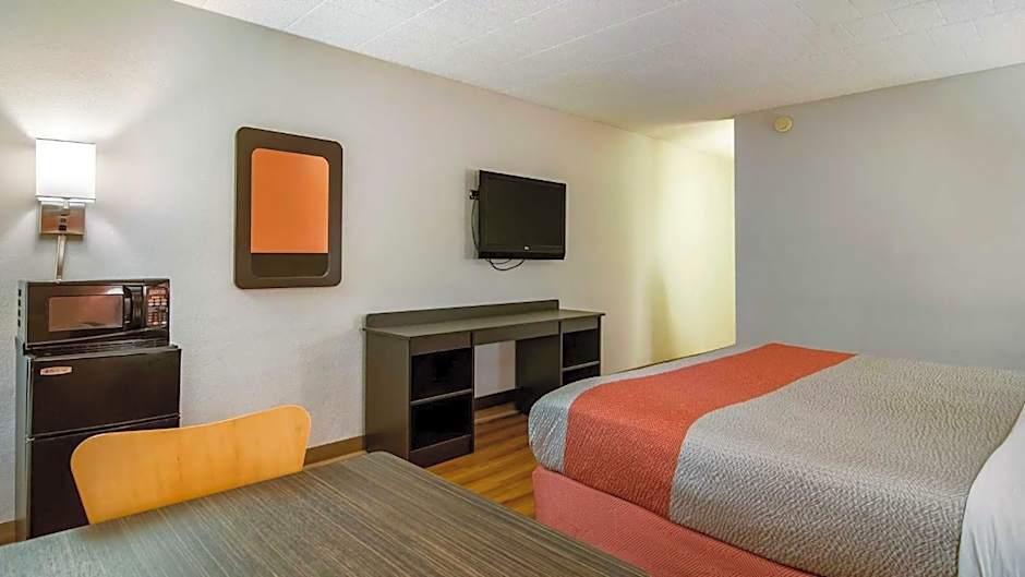 Motel 6-New Stanton, PA