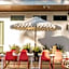 The Wesley by AvantStay Mid-Century Modern Oasis with Pool