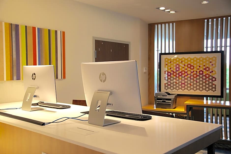 Holiday Inn Express & Suites Oswego By IHG