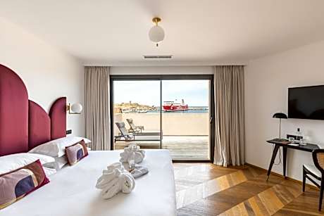Suite with Hot Tub on Terrace - Free Spa Access