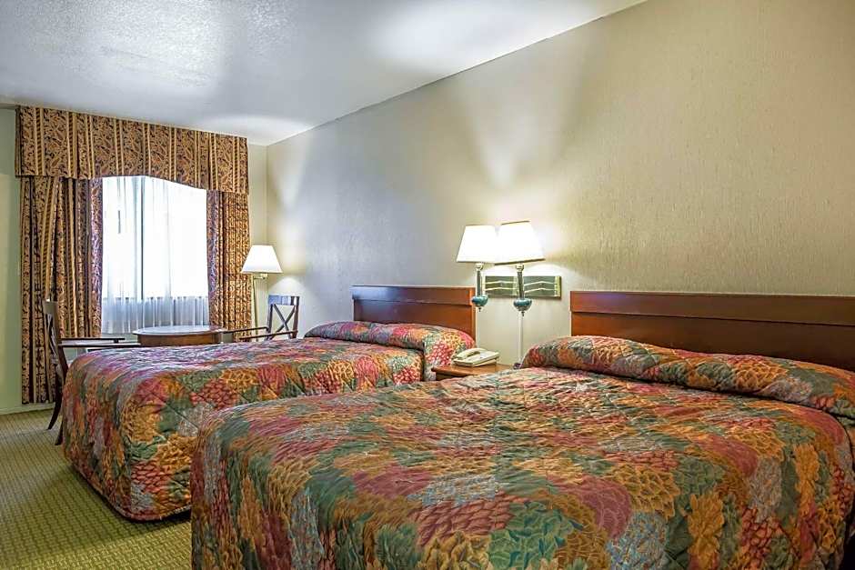 Rodeway Inn Magic Mountain Area