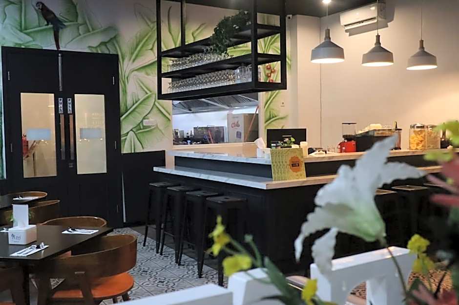 Front One Inn Kediri