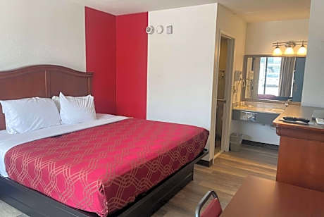 1 King Bed Non-Smoking