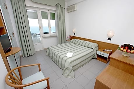 Comfort Double or Twin Room with Sea View