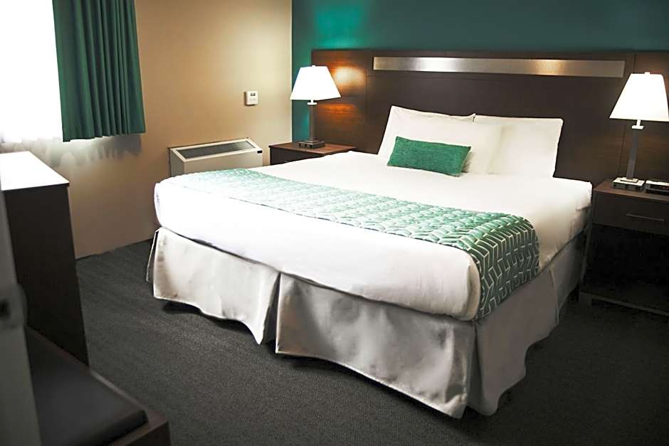Photo 1 of 3 of Business 1 King Bed with Sofabed, Patio