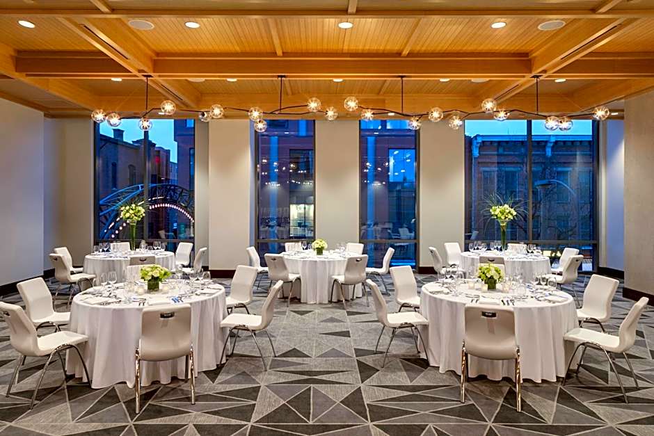 Le Meridien Columbus, The Joseph