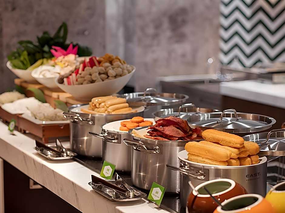 Hampton by Hilton Qionghai Railway Station