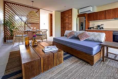 Luxury Jungle Studio Private Pool Garden View 1 King Bed & 1 King Sofa Bed