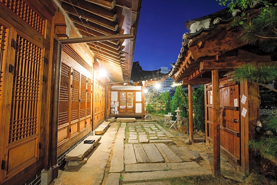 Gaeunchae Hanok Guesthouse Jeonju 2 (Korea Quality)