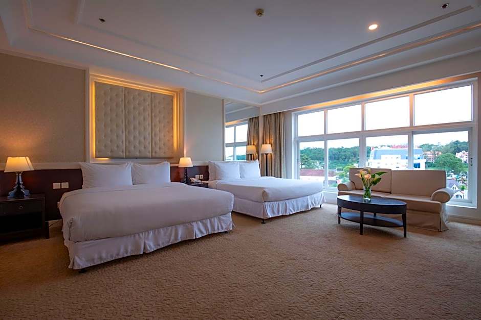 Photo 1 of 11 of Family Junior Suite
