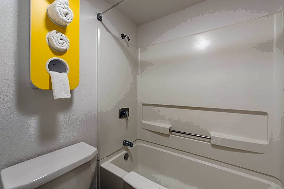 Motel 6-Saint Paul, MN - I-94