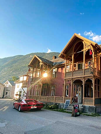 Lærdalsøren Motor Guesthouse