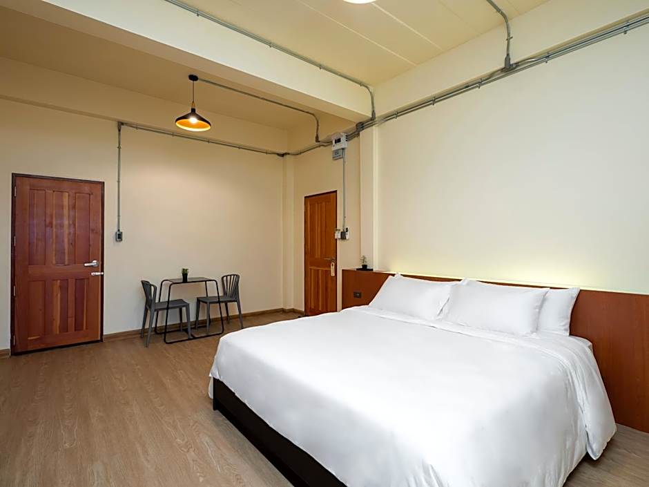 Moonlight Cafe and Hotel