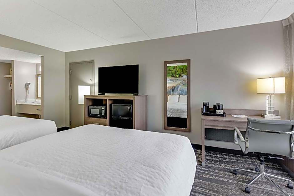 Clarion Pointe Near Erie Casino