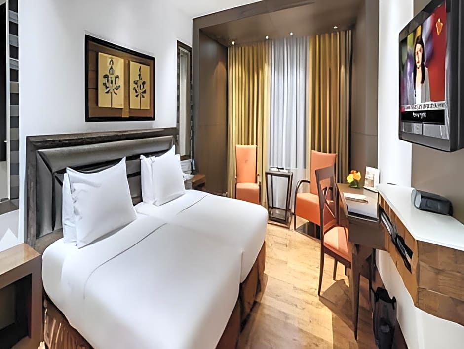 Mayfair Convention Hotel