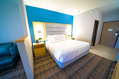 1 KING BED,NSMK,PILLOW,MICRFG,SOFBD,FULL BREAKFAST