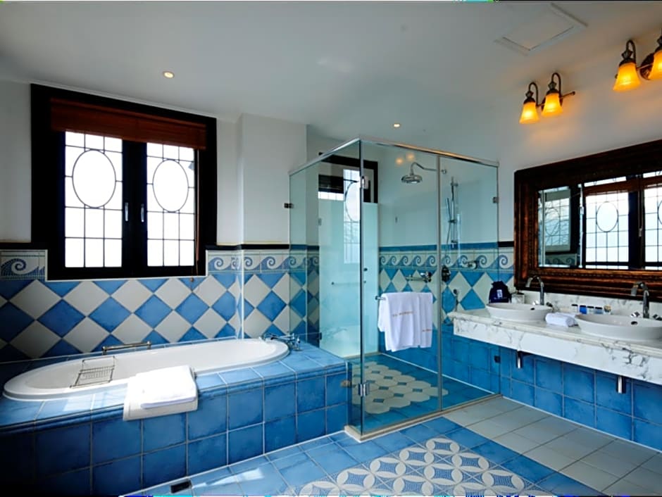 The Old England Hotel