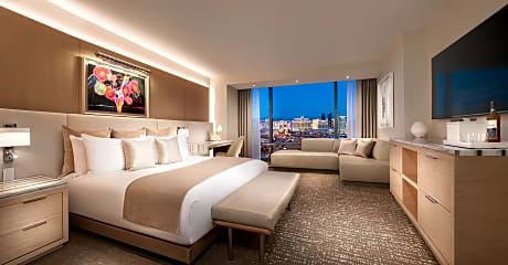 Premier King Corner Room (1 King Bed)