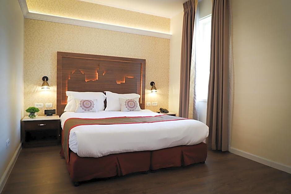 Ymca Three Arches Hotel