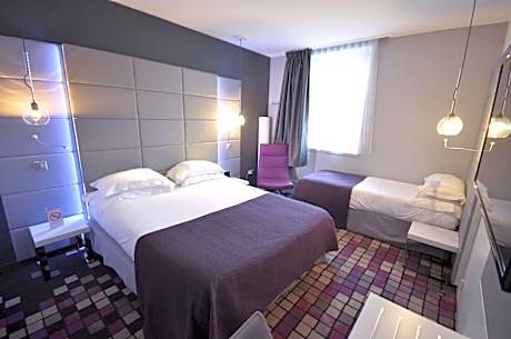 1 Queen And 1 Single Non-Smoking Standard Room Mini Bar Courtesy Tray Iron And Ironing Board