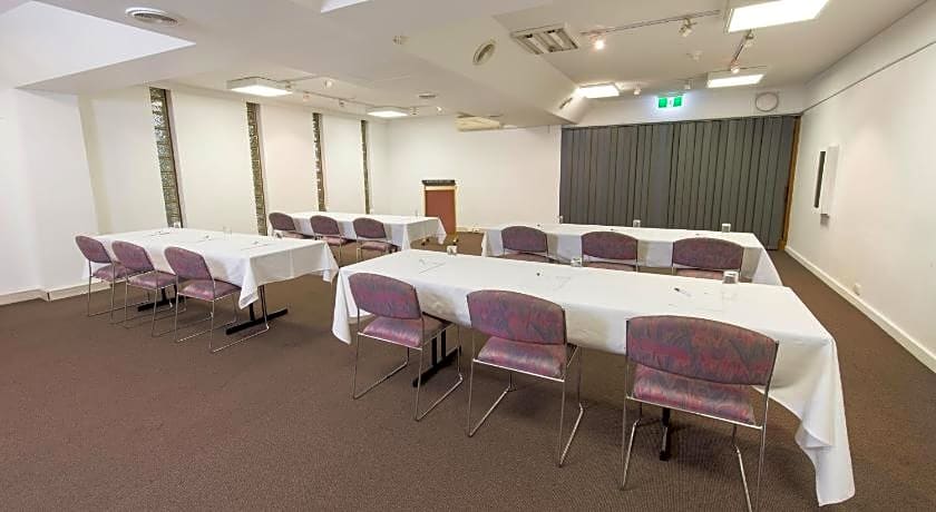 Comfort Hotel Adelaide Meridien