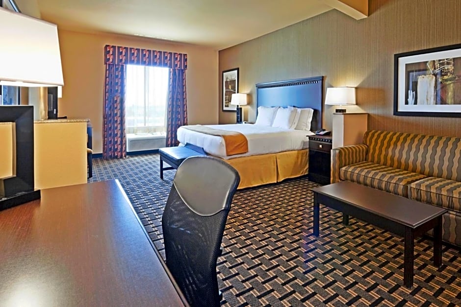 Holiday Inn Express Hotel & Suites Ennis