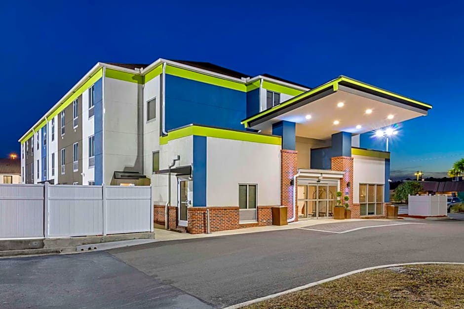 Comfort Inn & Suites