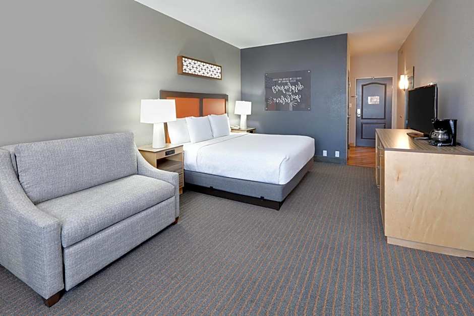 La Quinta Inn & Suites by Wyndham Dallas Love Field