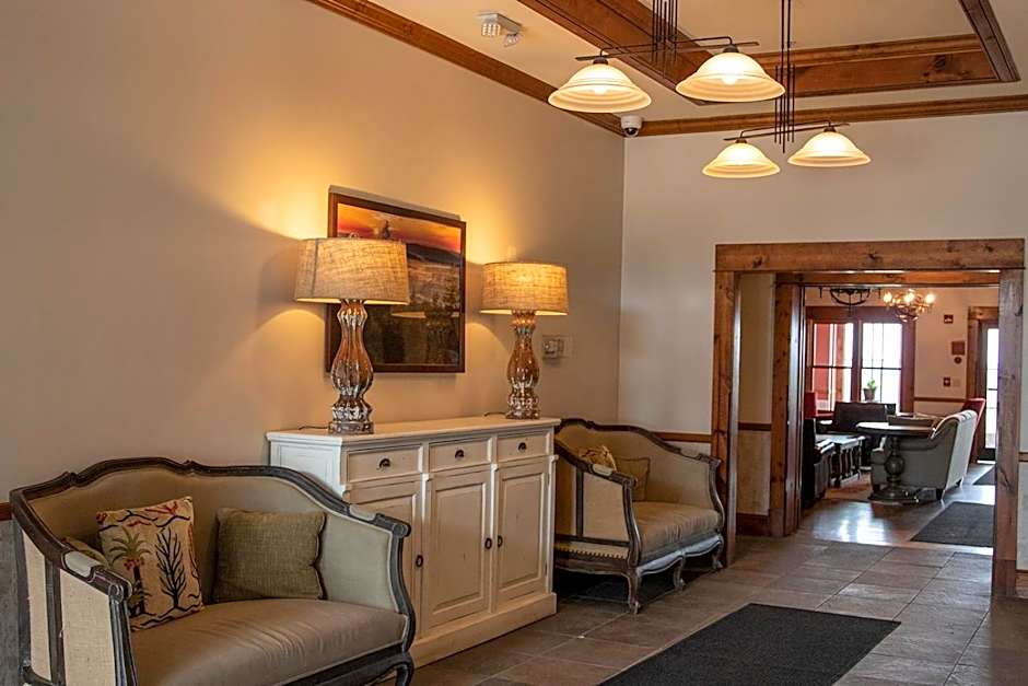 HH 207 Ski-InOut Sunrise Views Village Steps Sleeps 4