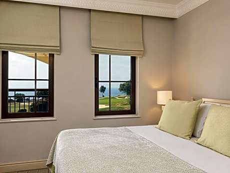 One Suite Bedroom Swim-Up Golf & Sea View