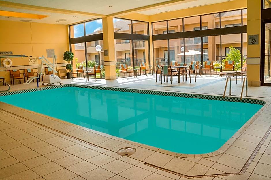 Courtyard by Marriott Chicago Deerfield