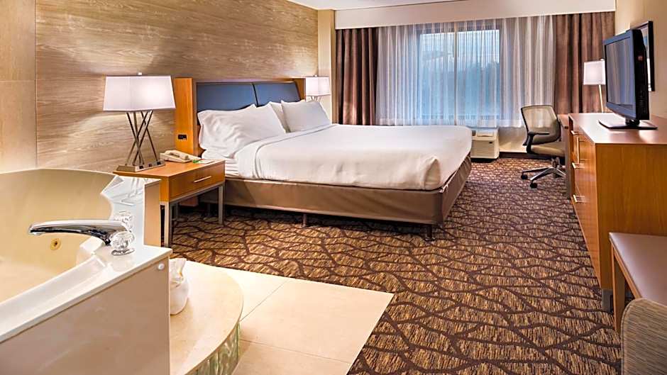 Holiday Inn Hotel & Suites Warren By IHG