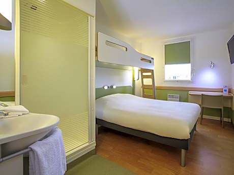 Triple Room with Two Single Beds and One Bunk Bed