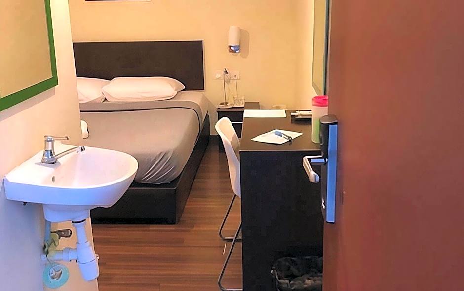 So Hotel