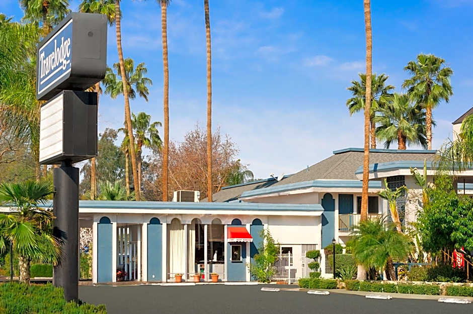 Travelodge by Wyndham Bakersfield
