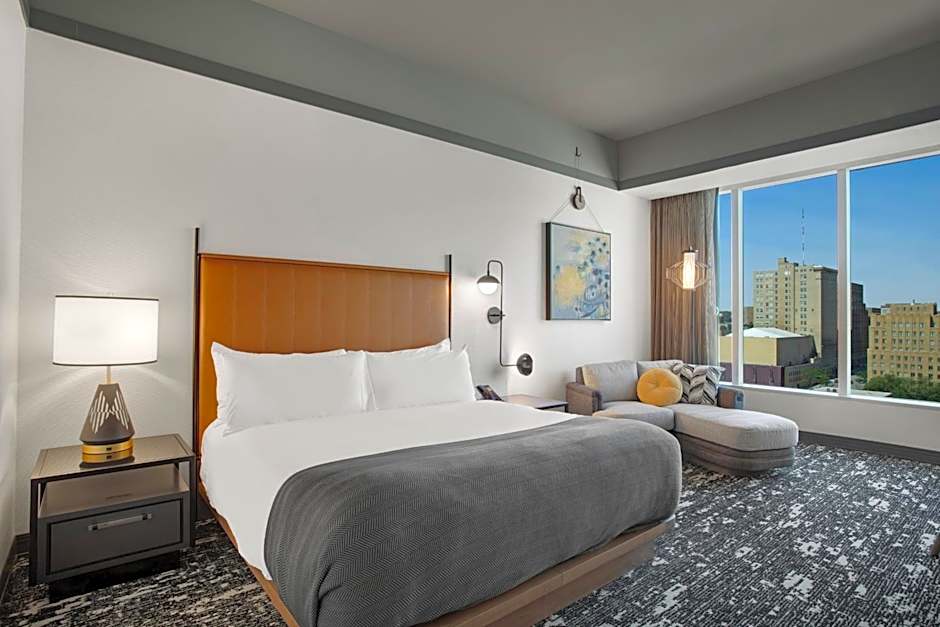 Photo 1 of 9 of Standard 1 King Bed Guestroom, City View