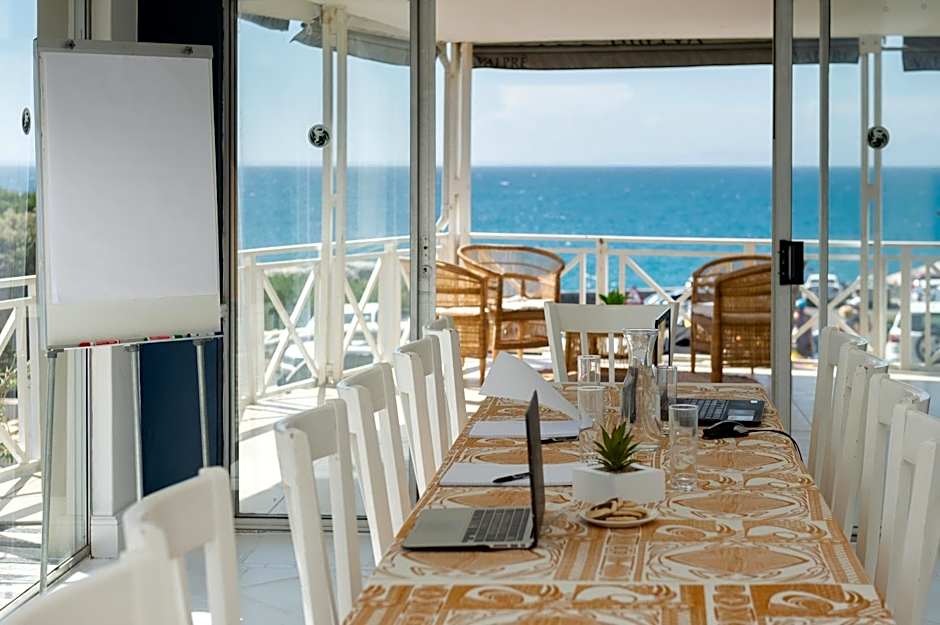 Boulders Beach Hotel, Cafe and Curio shop